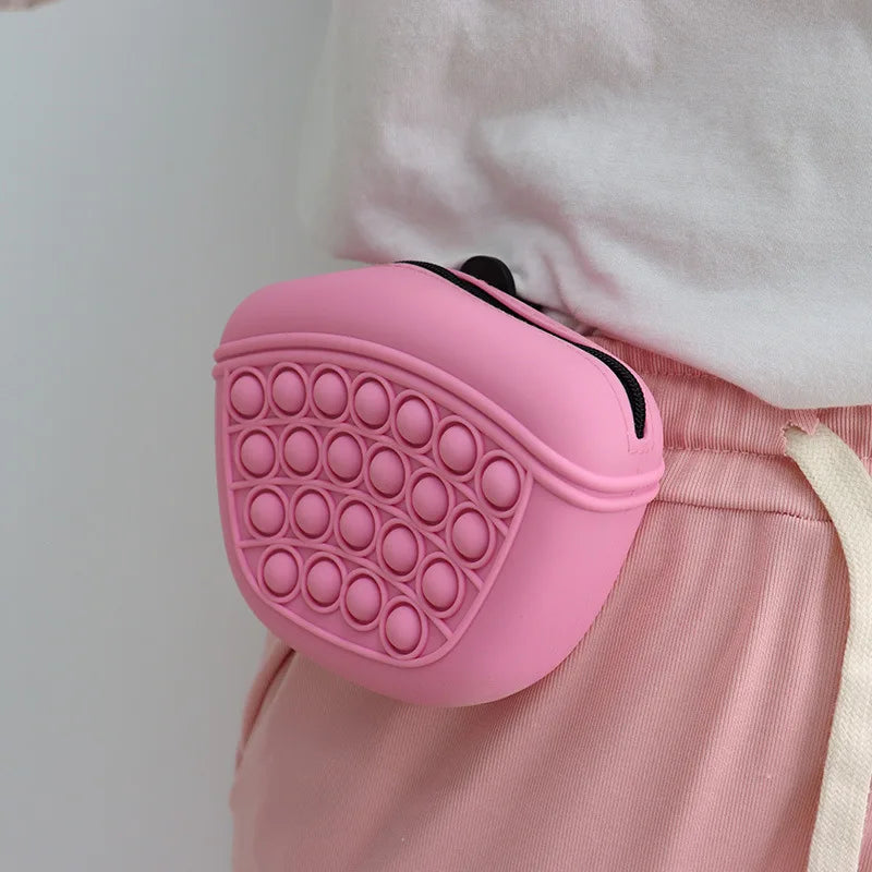 Portable Pet Treat Pouch Silicone Dog Food Bag With Waist Strap